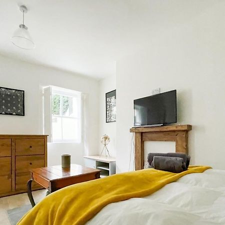 Pittville Studios - By Suitely Cheltenham Bagian luar foto